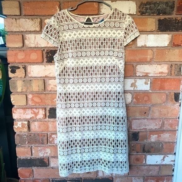 Eliza J Dresses & Skirts - Eliza J Crochet Short Sleeve midi dress